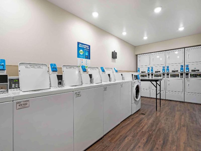 Woodspring Suites Orlando Airport image