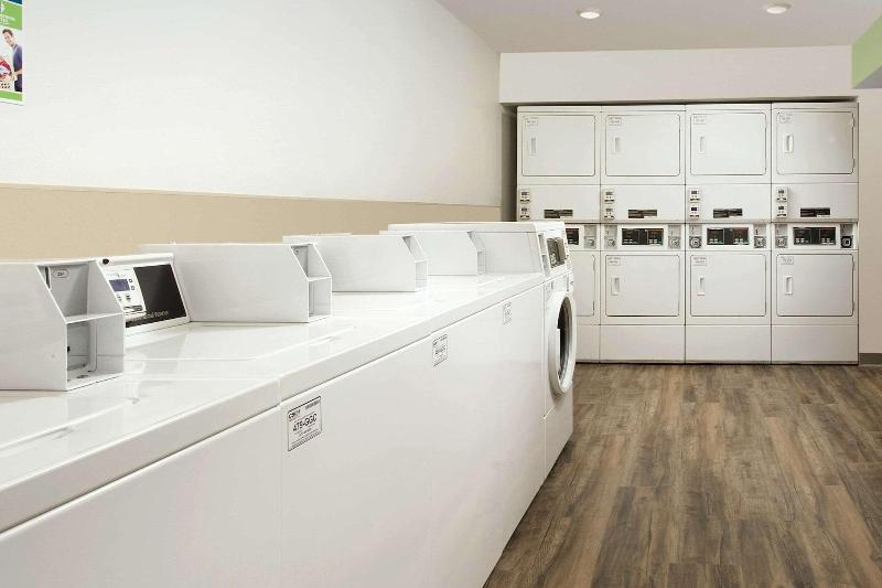 Woodspring Suites Orlando Airport image