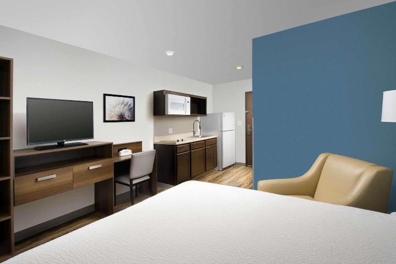 Woodspring Suites Orlando Airport image