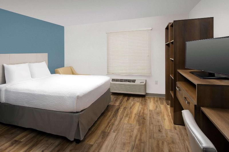 Woodspring Suites Orlando Airport image