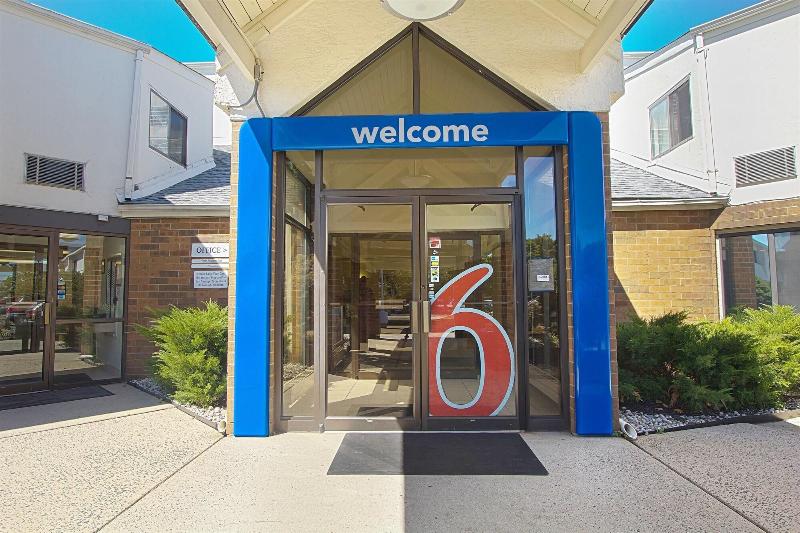 Motel 6 Piscataway image