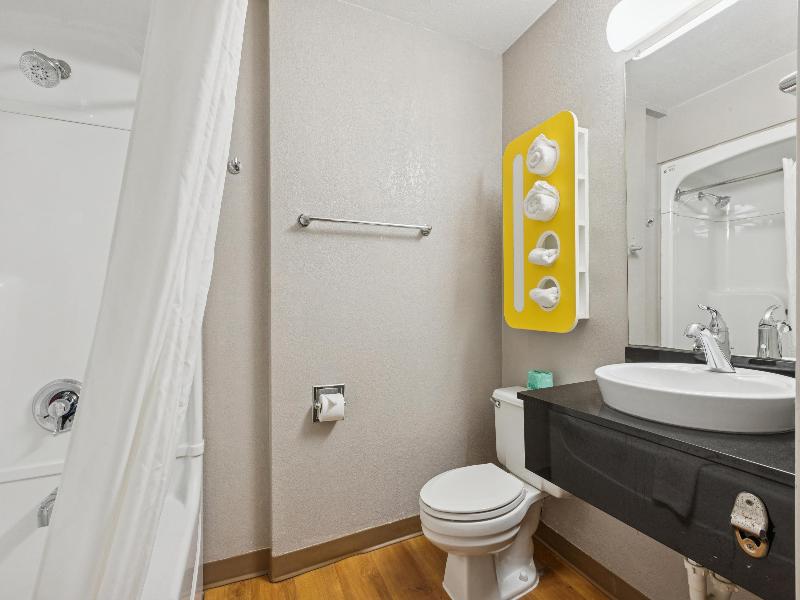 Motel 6 Piscataway image