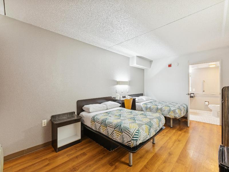 Motel 6 Piscataway image