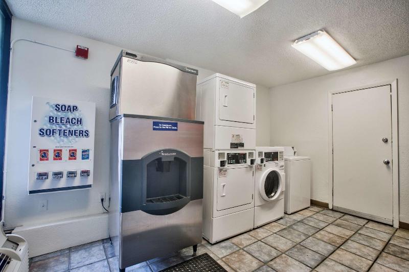 Loyalty Inn Tallahassee image