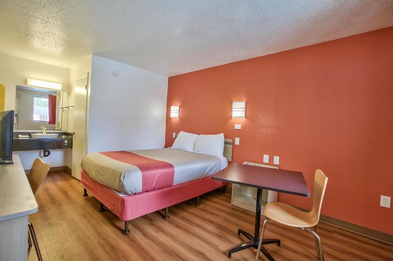 Loyalty Inn Tallahassee image