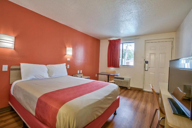 Loyalty Inn Tallahassee image