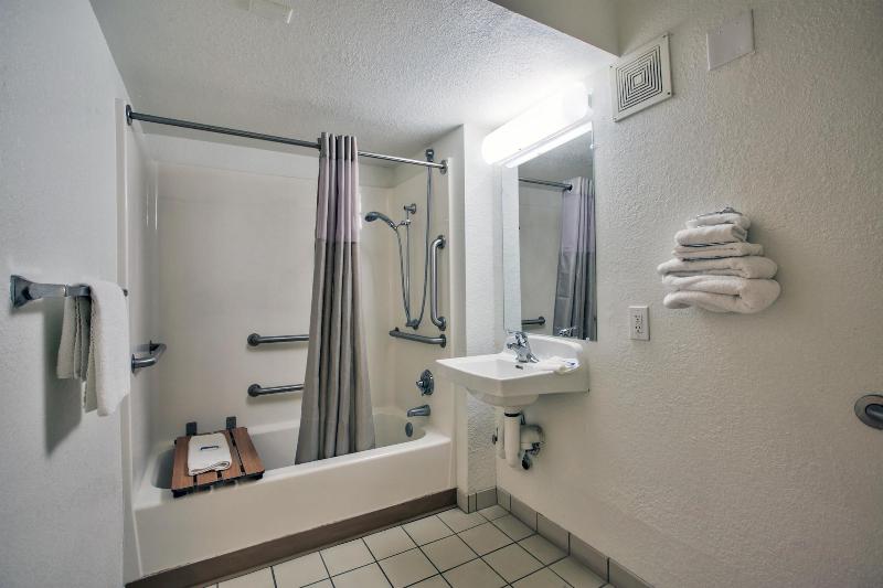 Loyalty Inn Tallahassee image