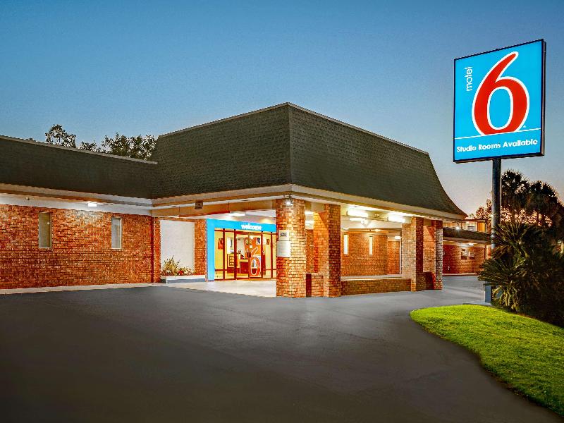 Motel 6 Tallahassee Downtown image