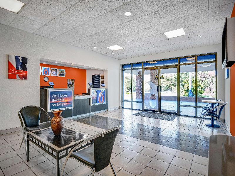 Motel 6 Tallahassee Downtown image
