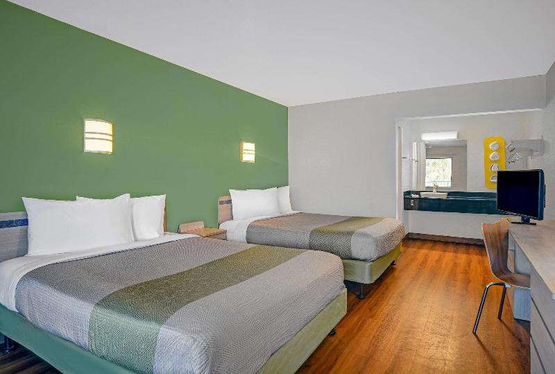 Motel 6 Tallahassee Downtown image