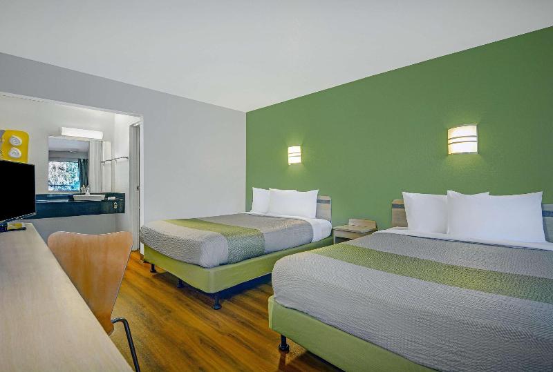 Motel 6 Tallahassee Downtown image
