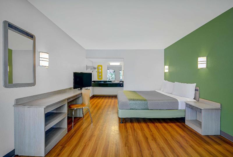 Motel 6 Tallahassee Downtown image