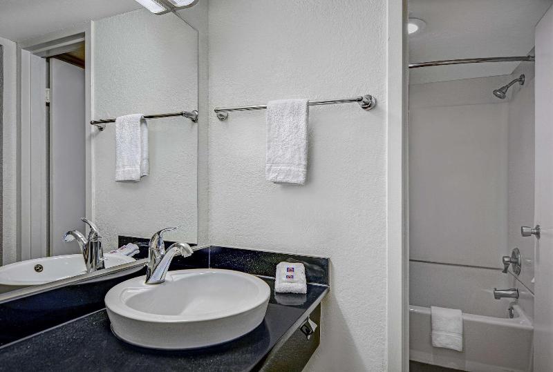 Motel 6 Tallahassee Downtown image