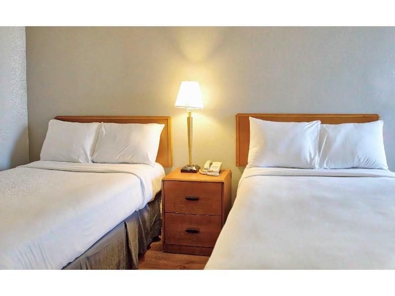Motel 6 Buffalo Airport image