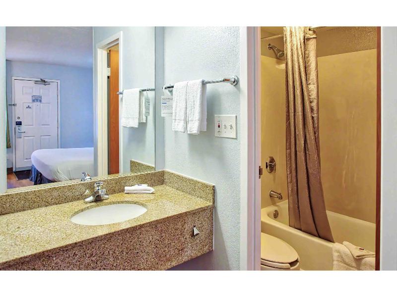 Motel 6 Buffalo Airport image