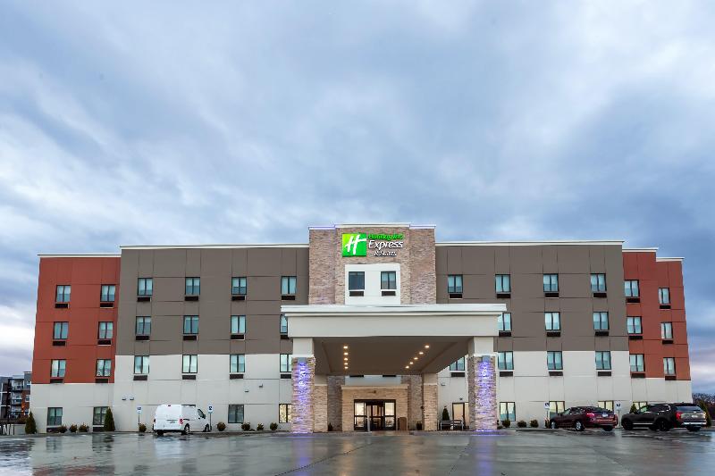 Holiday Inn Express & Suites Columbus -Worthington