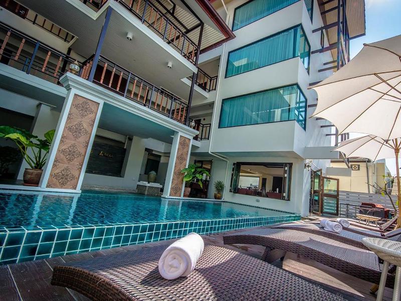 Golden Bell Hotel