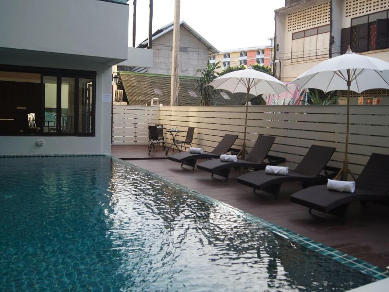 Golden Bell Hotel
