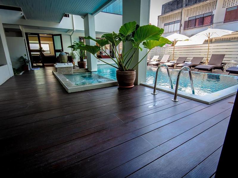 Golden Bell Hotel