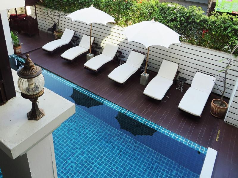 Golden Bell Hotel