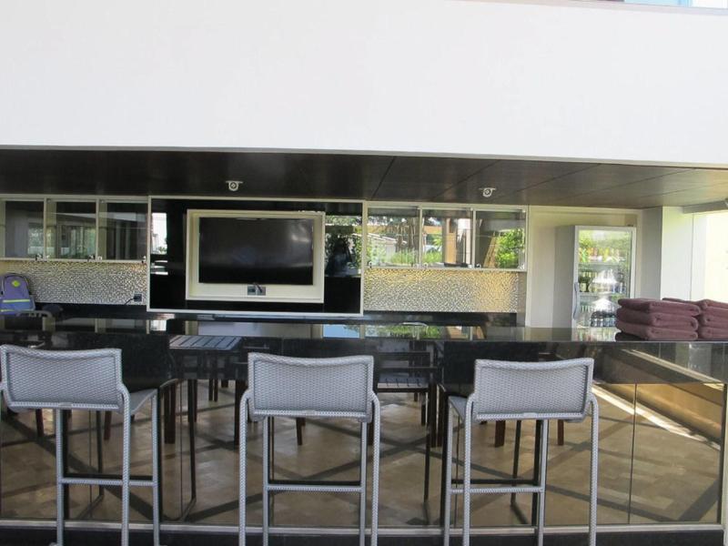 March Hotel image