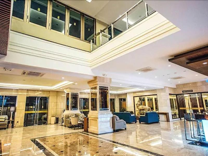 March Hotel image