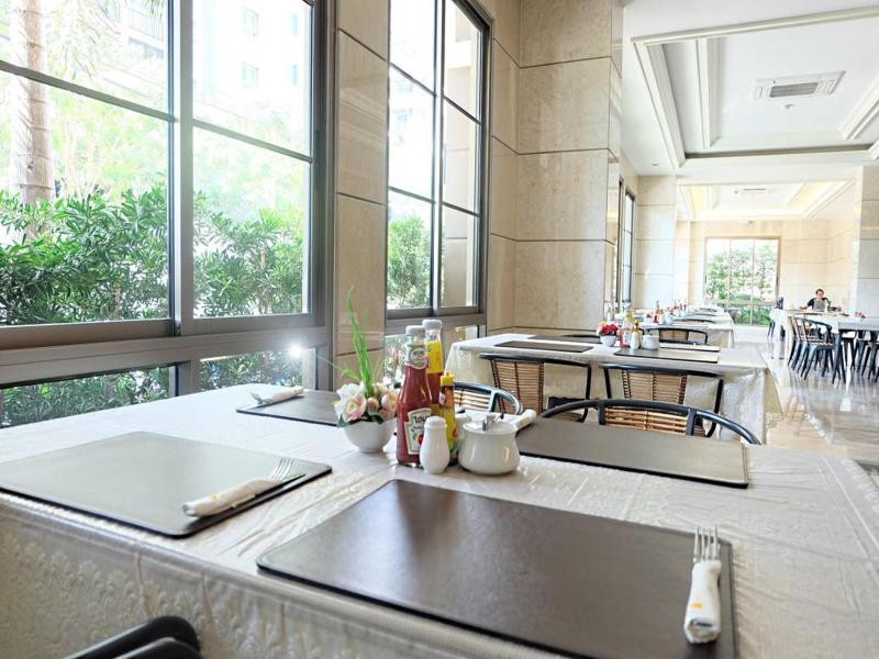 March Hotel image