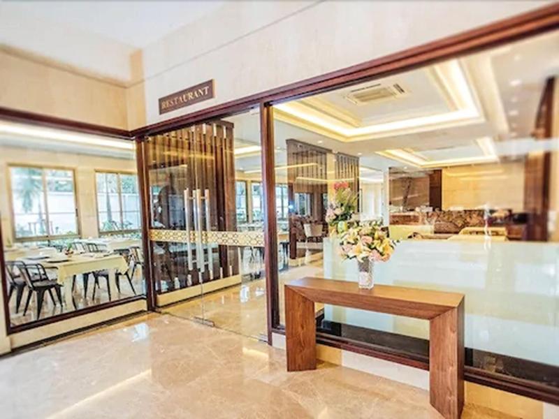 March Hotel image