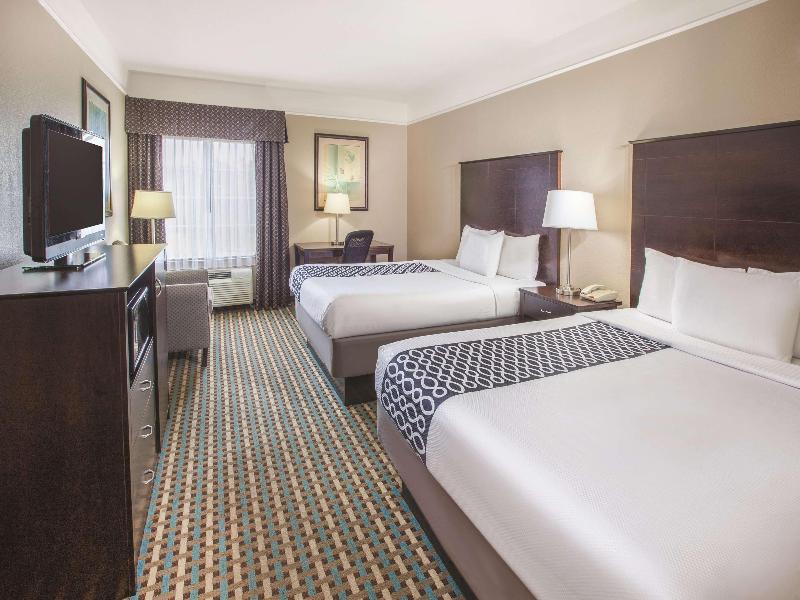 2 Queen Beds, Mobility/Hearing Accessible Room, Roll-in Shower, Non-Smoking
