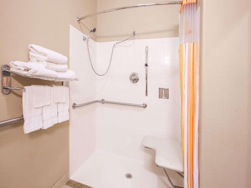 1 King Bed, Mobility/Hearing Accessible Room, Bathtub w/ Grab Bars, Non-Smoking