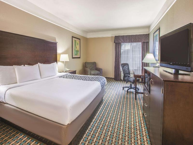 La Quinta Inn Suites By Wyndham Bay City