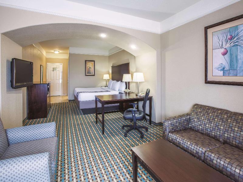 1 King Bed, Mobility/Hearing Accessible Room, Bathtub w/ Grab Bars, Non-Smoking