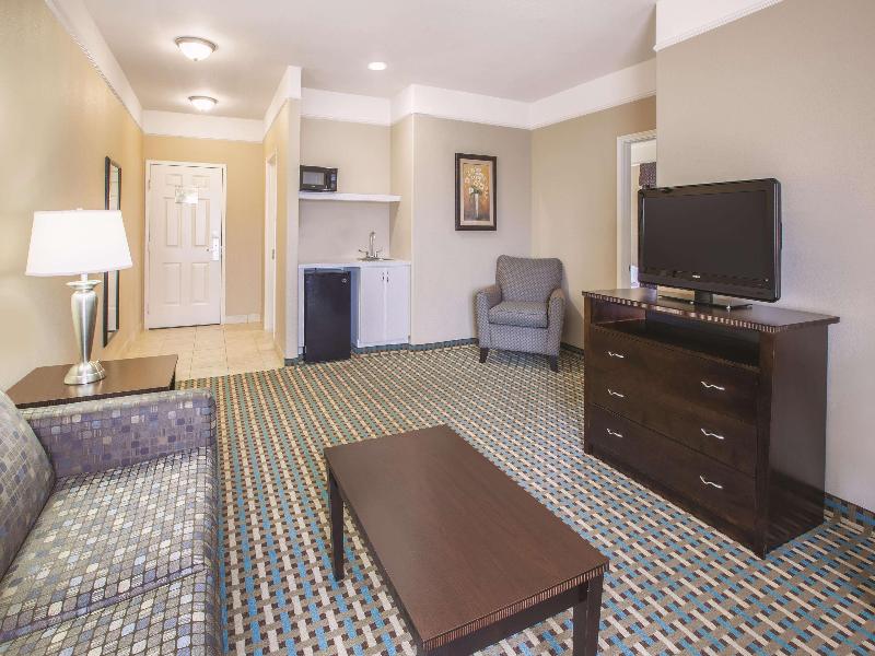 1 King Bed, Mobility/Hearing Accessible Suite, Bathtub w/ Grab Bars, Non-Smoking