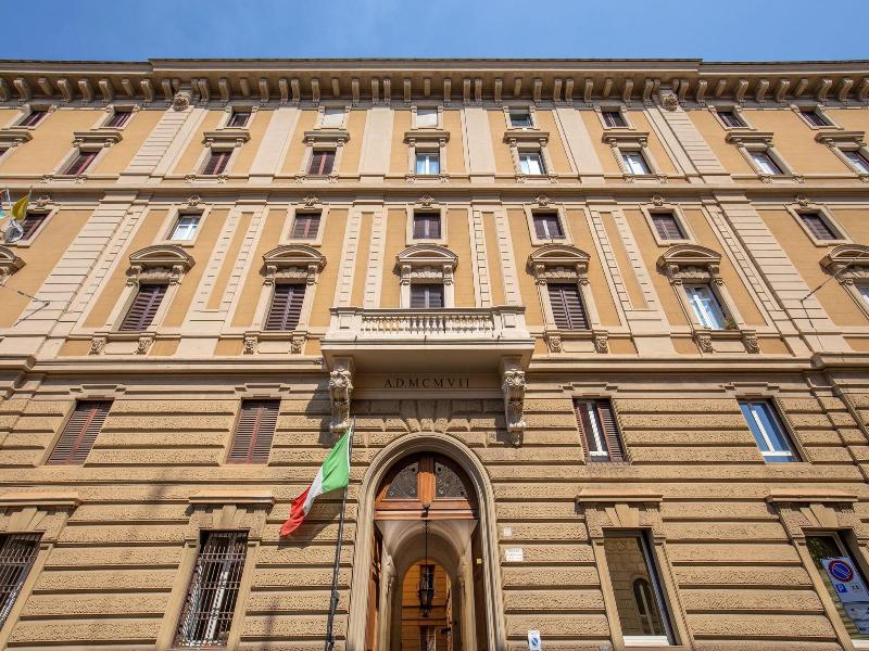 Courtyard Rome Suite image