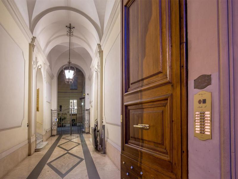 Courtyard Rome Suite image