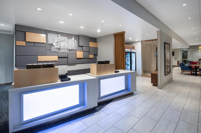 Holiday Inn Express & Suites Chico By IHG image