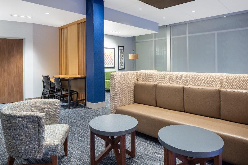 Holiday Inn Express & Suites Chico By IHG image