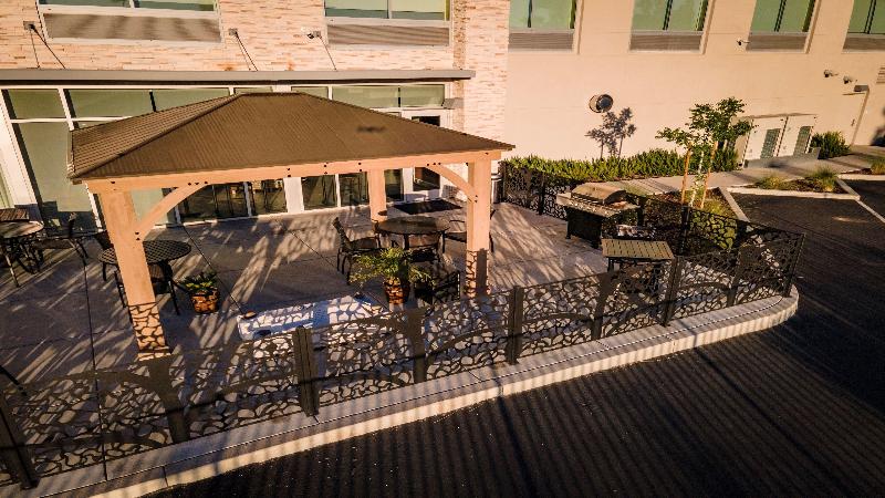 Holiday Inn Express & Suites Chico By IHG image