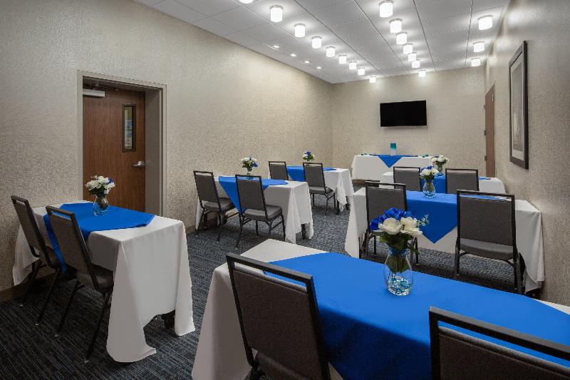 Holiday Inn Express & Suites Chico By IHG image