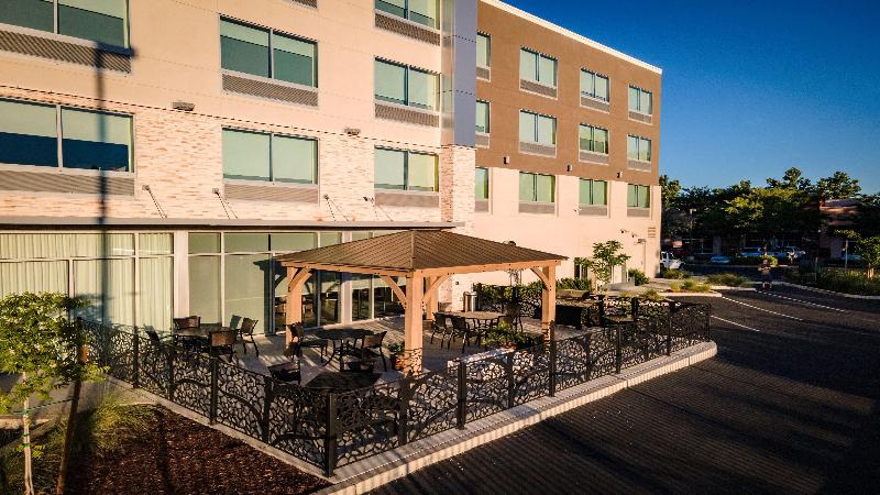 Holiday Inn Express & Suites Chico By IHG image