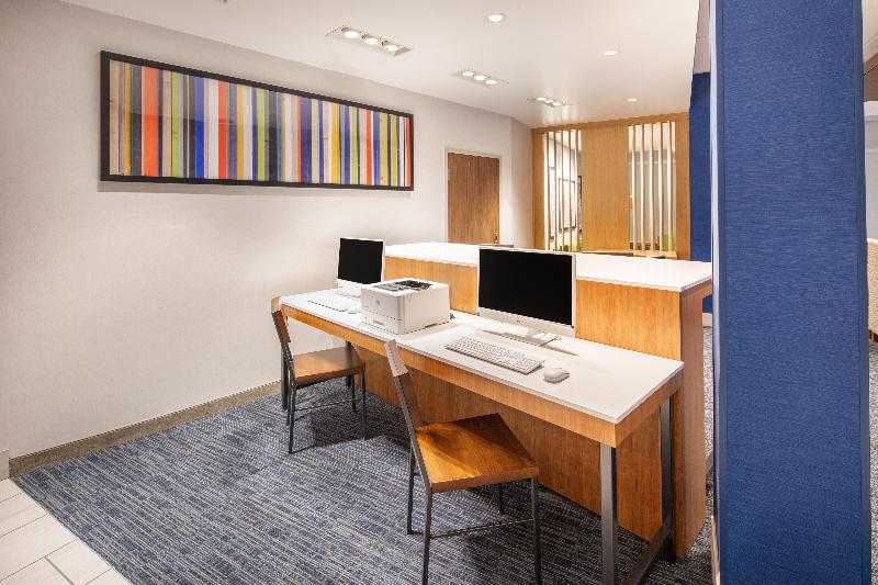 Holiday Inn Express & Suites Chico By IHG image