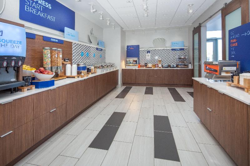 Holiday Inn Express & Suites Chico By IHG image