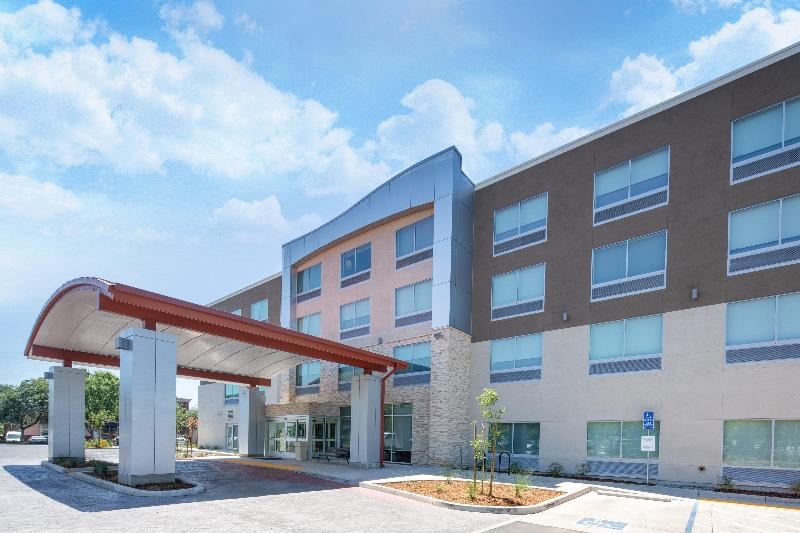 Holiday Inn Express & Suites Chico By IHG image
