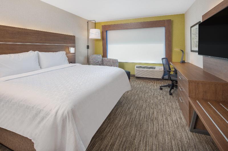 Holiday Inn Express & Suites Chico By IHG image