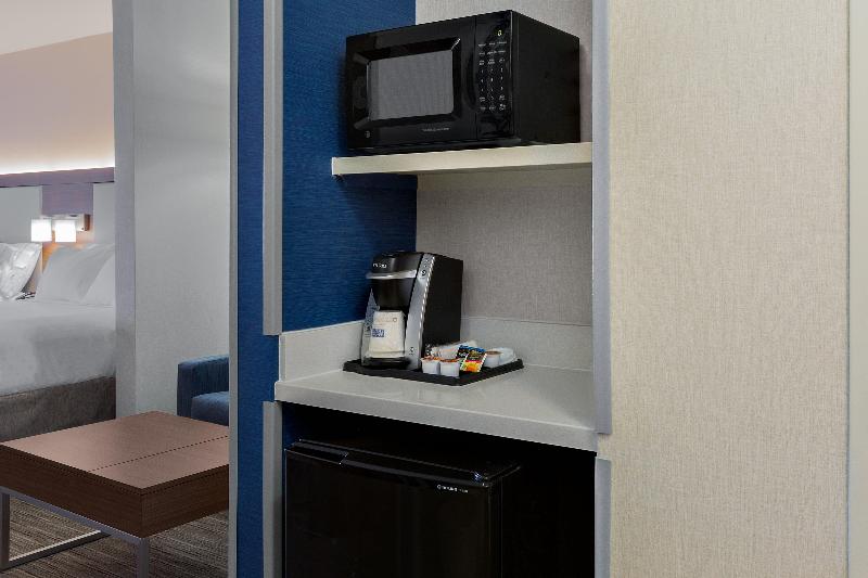 Holiday Inn Express & Suites Chico By IHG image