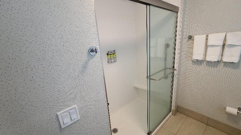 Holiday Inn Express & Suites Chico By IHG image