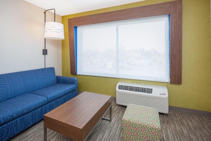 Holiday Inn Express & Suites Chico By IHG image