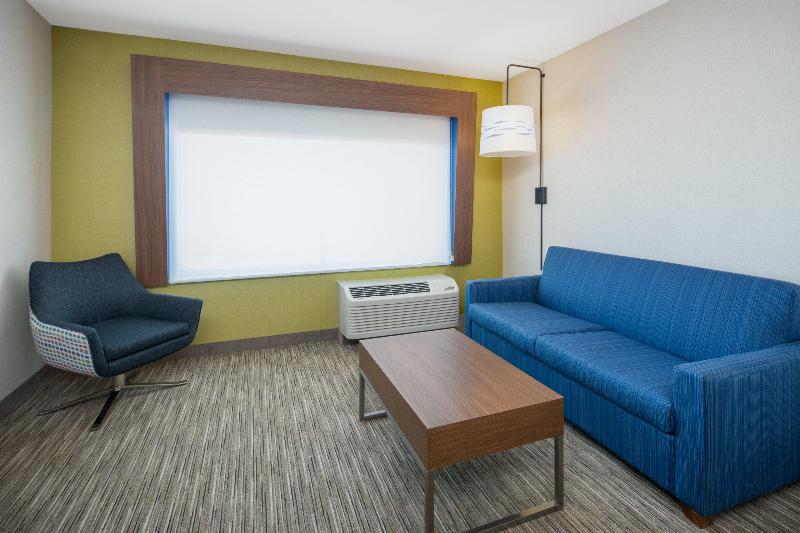 Holiday Inn Express & Suites Chico By IHG image