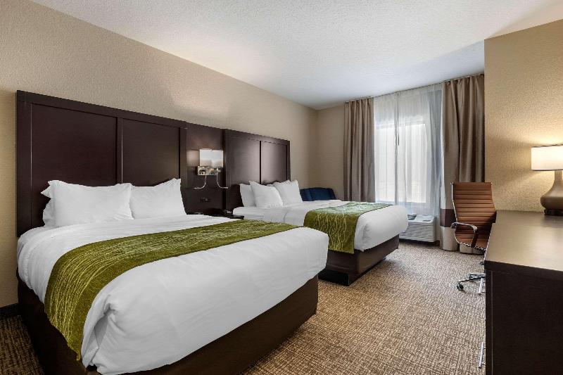 Comfort Inn&Suites Cid Eastern Iowa Airport image