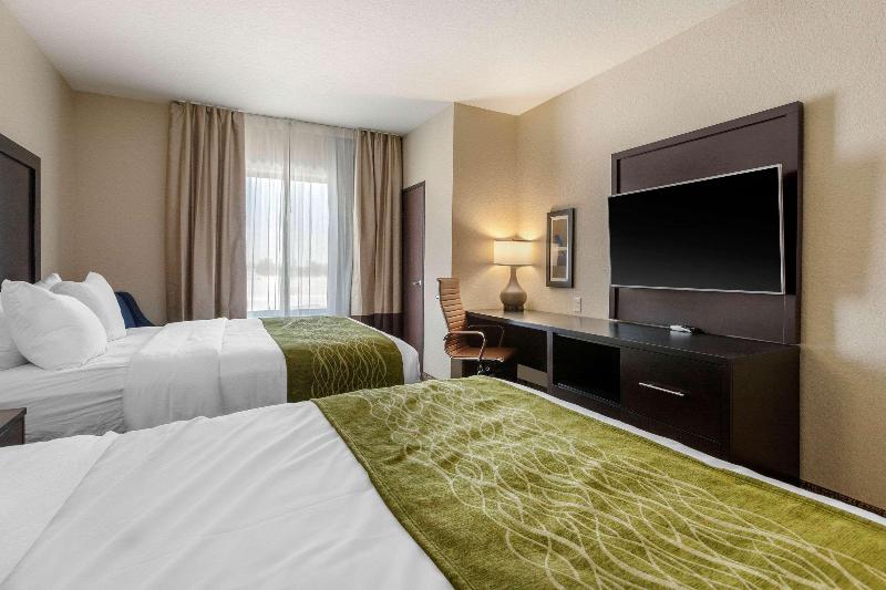 Comfort Inn&Suites Cid Eastern Iowa Airport image
